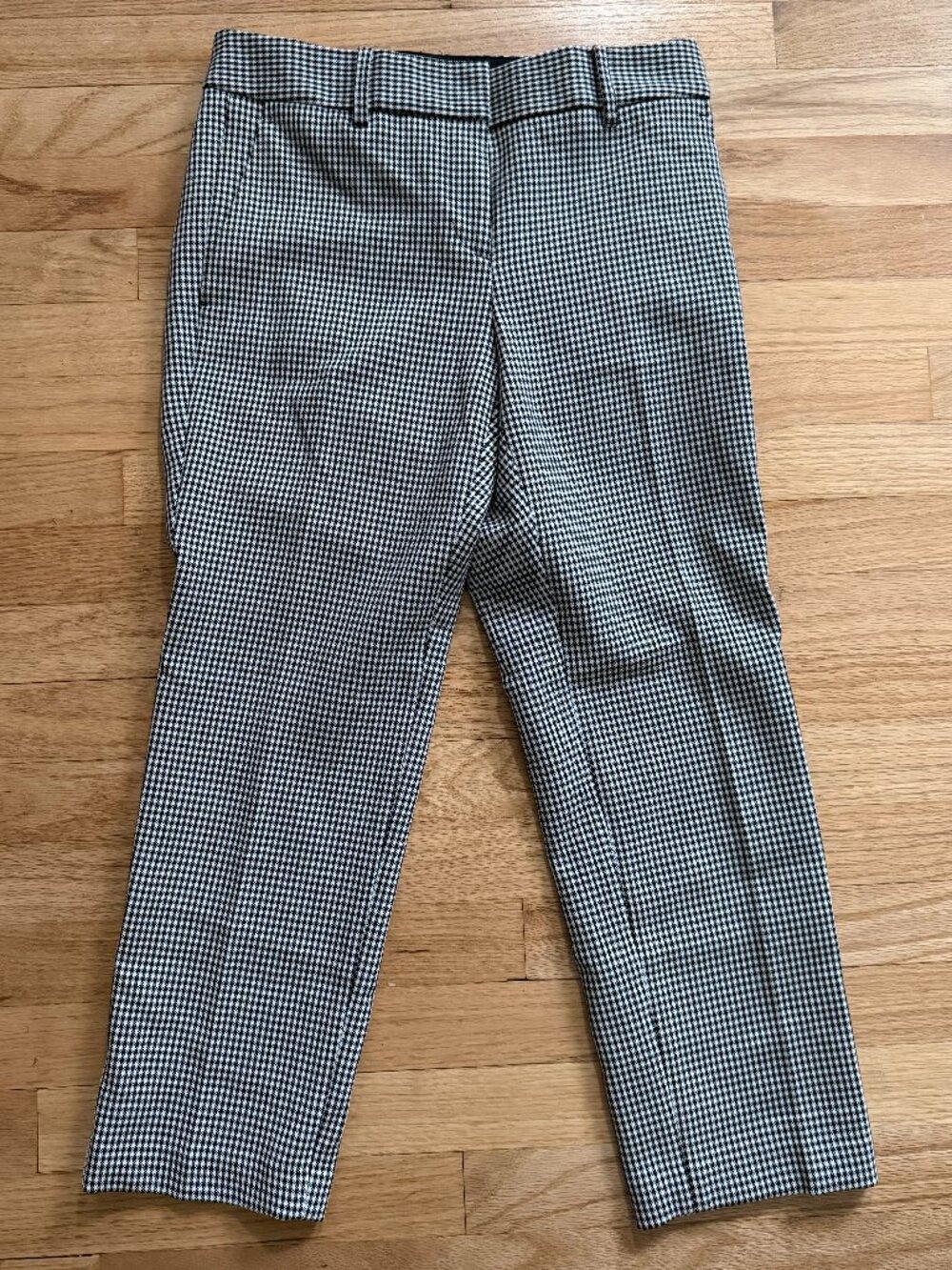 Ann Taylor "The Ankle" in Kate Fit - Black & White Ankle pants.